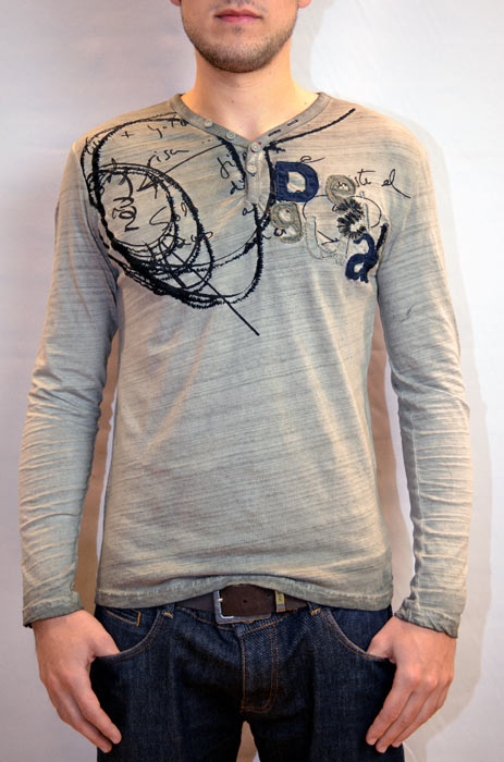 CAMISETA DESIGUAL GRIS