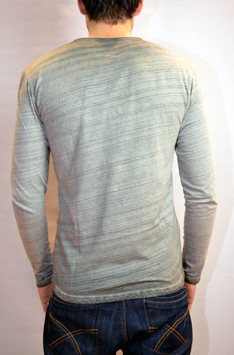 CAMISETA DESIGUAL GRIS